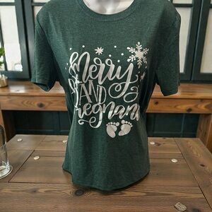 Merry and Pregnant Women’s T-Shirt – Christmas Pregnancy Announcement Tee (Small